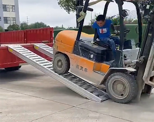 自贡铝合金梯子的安全问题必须高度重视